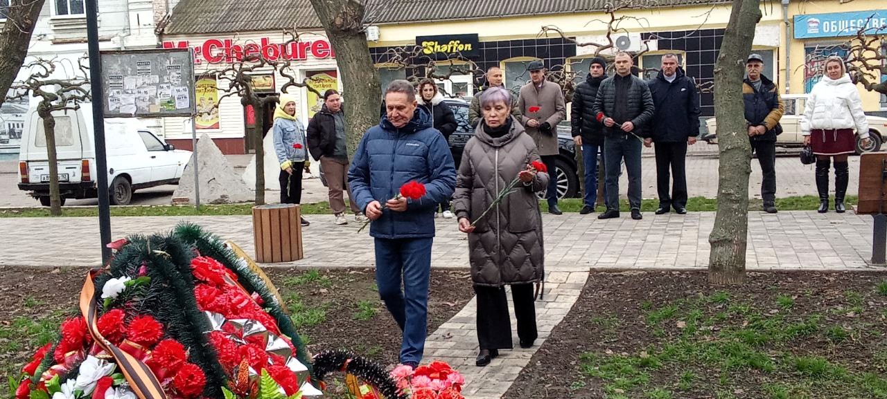 В День Героев Отечества в Токмакском муниципальном округе почтили всех, чьи подвиги стали нерушимой основой безопасности и мощи нашей страны, чья любовь к Родине и соотечественникам превыше всего. .
