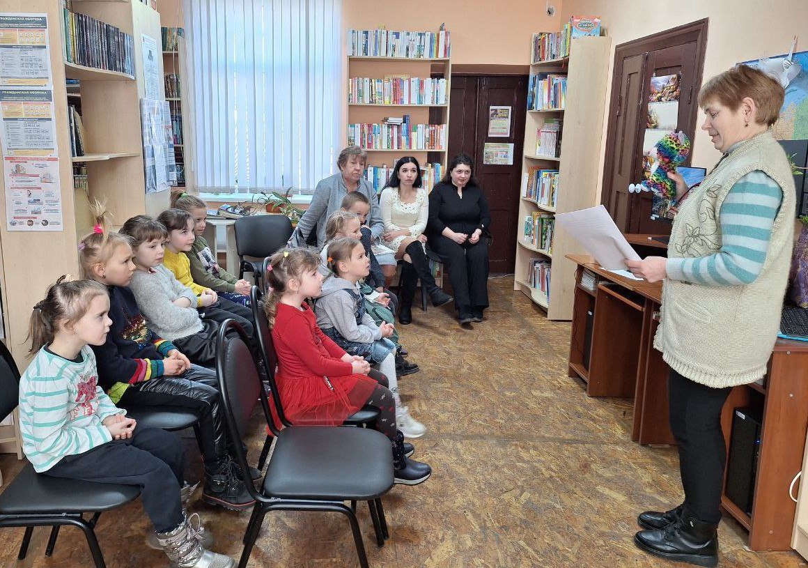 🔴 В Молочанской городской библиотеке-филиале воспитанники детского сада «Тополек» стали участниками  познавательного мероприятия «Кошкин день», посвященного Дню кошек в России.
